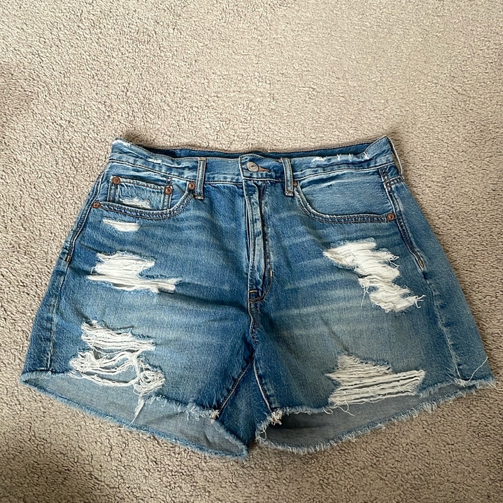 American Eagle 90s boyfriend short